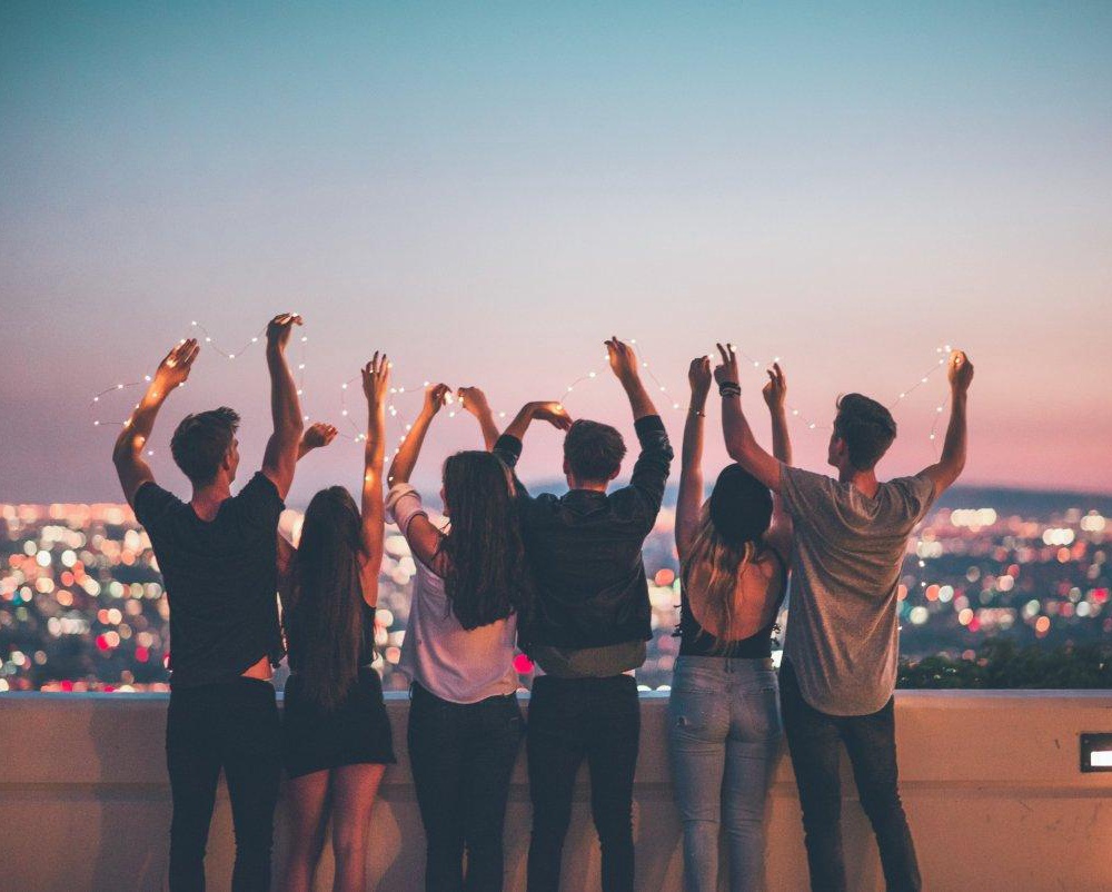 КОМПАНИЯ ДРУЗЕЙ