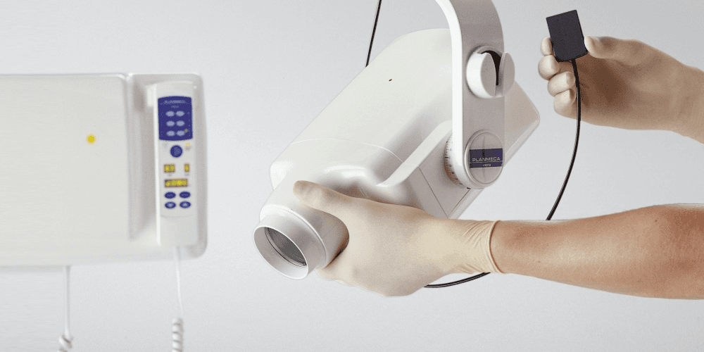 Прицельный снимок с помощью визиографа