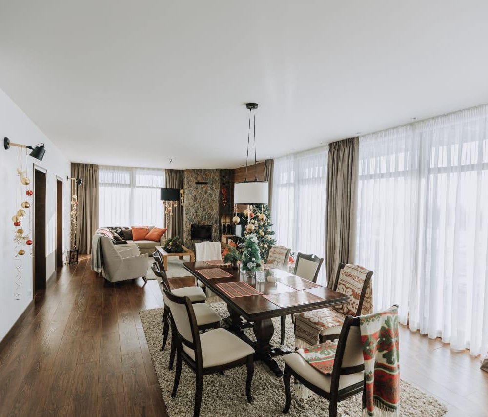 ДОМА ГДЕ МНОГО СВЕТА