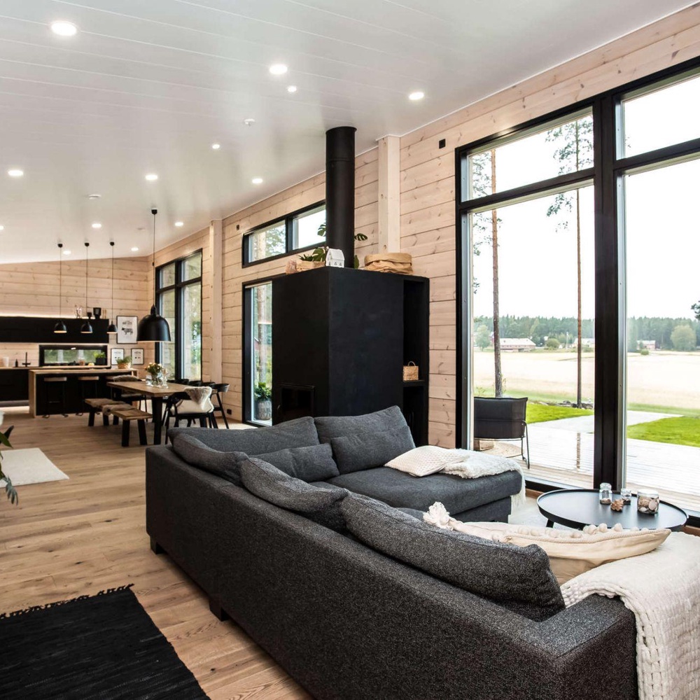 ДОМА ГДЕ МНОГО СВЕТА