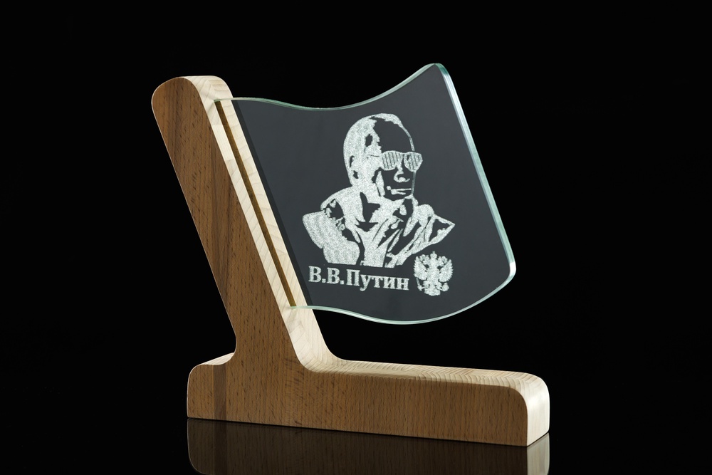 Светильники из стекла с гравировкой внутри