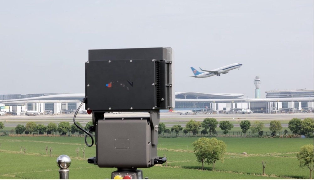 Навигационные спуферы, джаммеры, фотоэлектрические камеры и стационарный детекторы и глушители БПЛА.