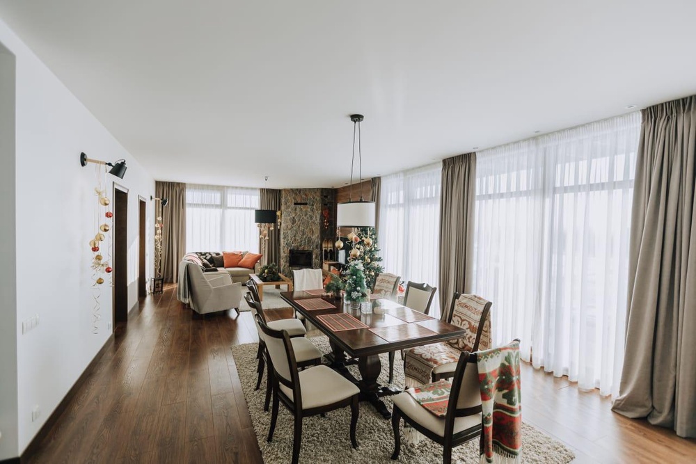 ДОМА ГДЕ МНОГО СВЕТА