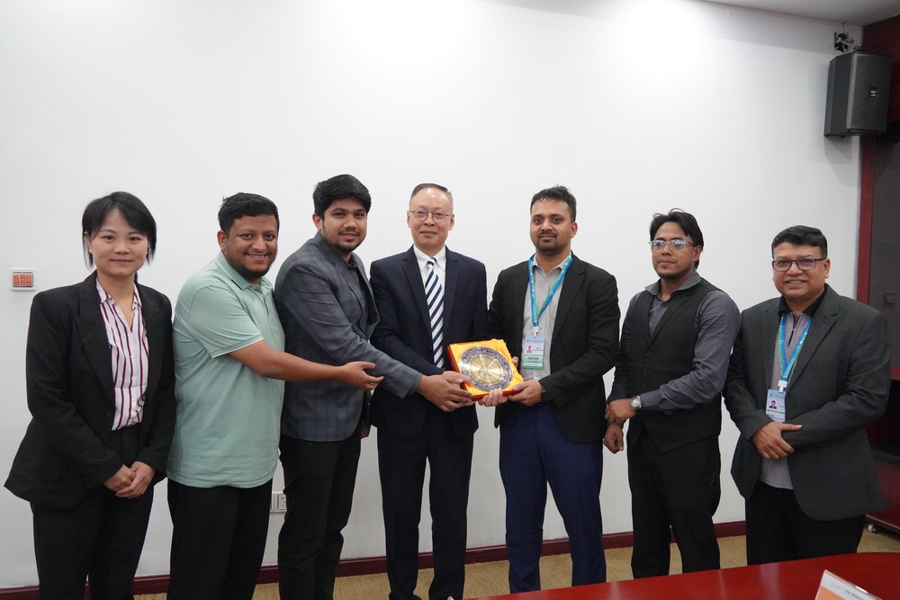 Делегация правительства и медицинских СМИ Бангладеш посетила онкологическую кулинику St. Stamford Modern Cancer Hospital