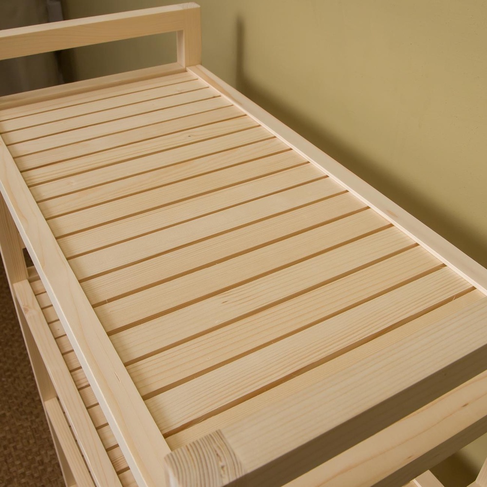 Деревянные стеллажи, тумбочки, этажерки на колесиках