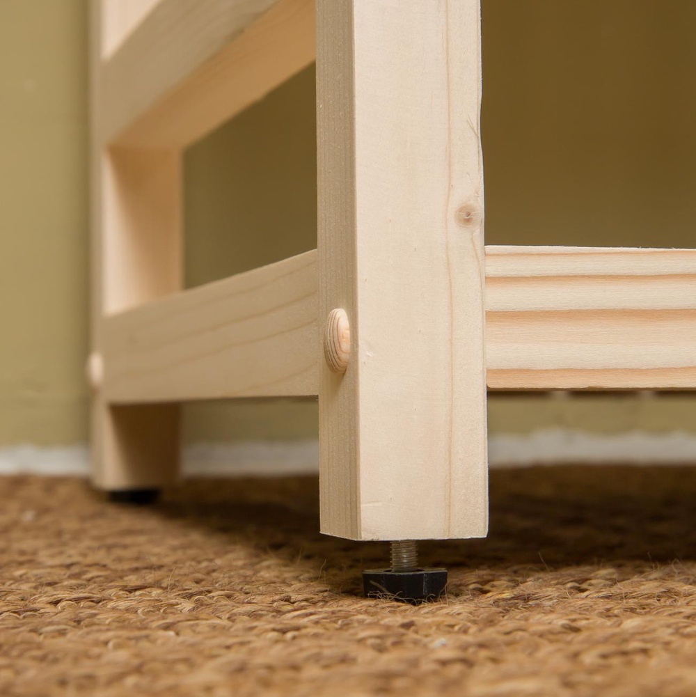 Деревянные стеллажи, тумбочки, этажерки на колесиках