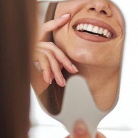 Чистка зубов  методом Air Flow