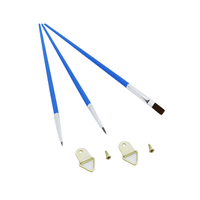 Кисти разного размера с креплением на стену