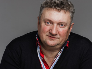 Олег Комаров