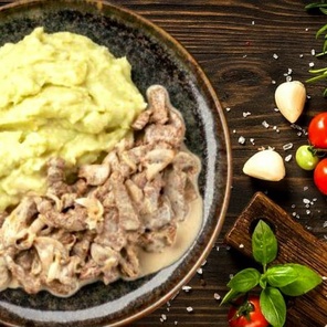 Бефстроганов с картофельным пюре