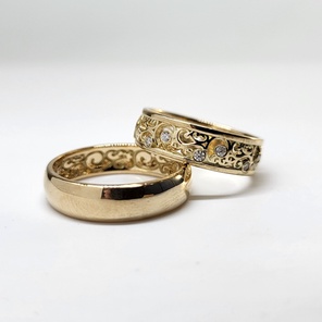 Пара обучальных колец из желтого золота 585 пробы с муассанитами