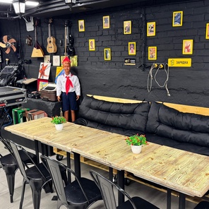 Аренда музыкального лофта в стиле 80-90-х годов.