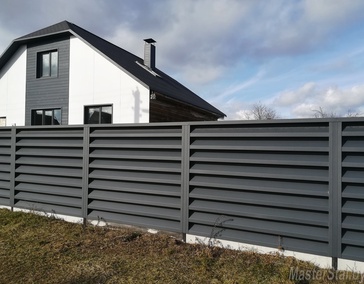 Монтаж забора-жалюзи на столбы из профтрубы