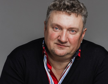 Олег Комаров