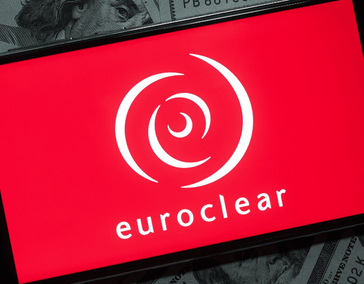 CDD выступает фундаментальным элементом систем противодействия отмыванию денег (AML) и финансированию терроризма, являясь обязательной составляющей программ «Знай своего клиента» (KYC)