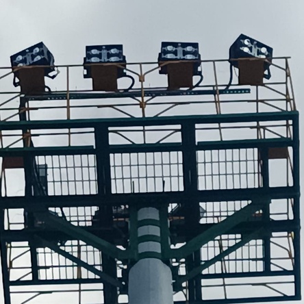 Промышленные светильники, прожекторы, мачты и сопутствующее оборудование