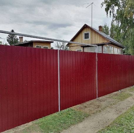 Заборы из сетки-рабицы, профлиста, евроштакетника.