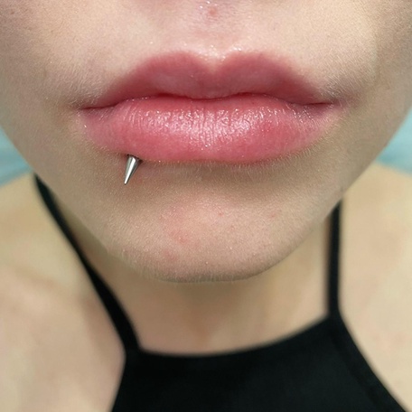 ПИРСИНГ LABRET SIDE