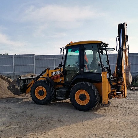 JCB 3CX
равноколёсный