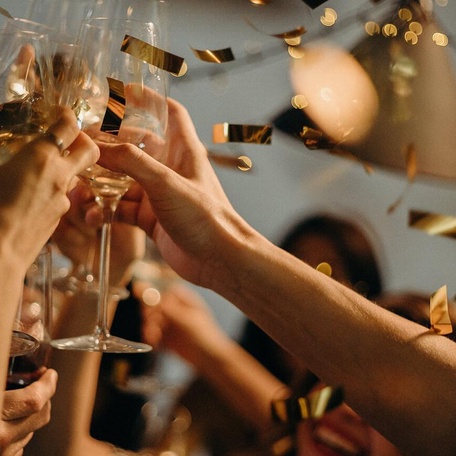  Корпоративные Праздники в ресторане «ВОЛНА»
Волшебство Нового года ждёт вас!