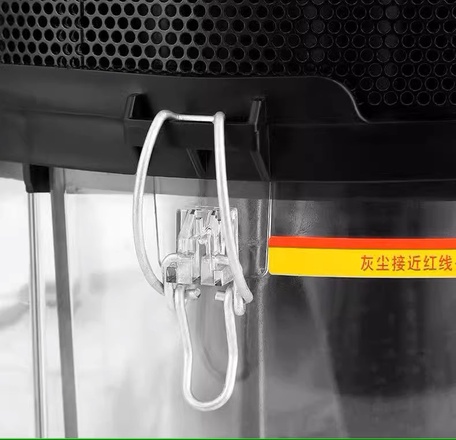 ЛОТОК ФИКСИРУЕТСЯ ЗАЩЕЛКАМИ