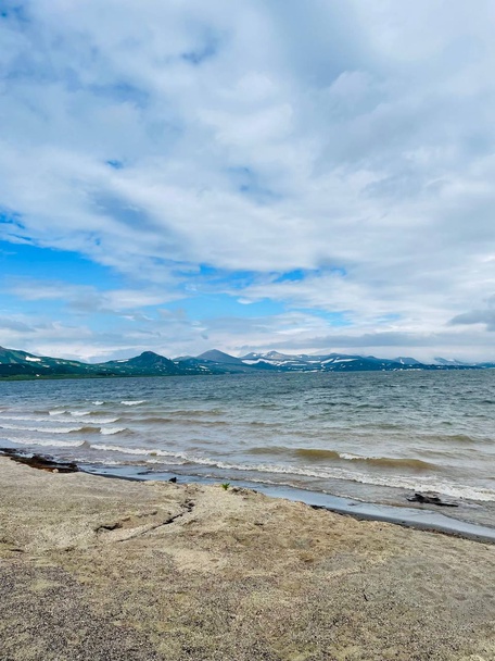 Озеро Толмачева, маар "Медвежья чаша"