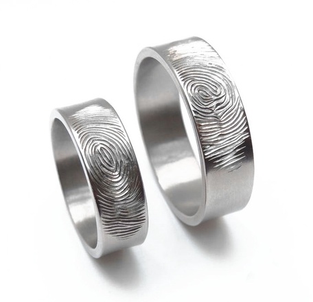 Отпечатки пальцев на обручальных кольцах