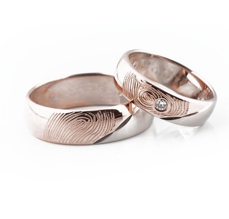 Отпечатки пальцев на обручальных кольцах